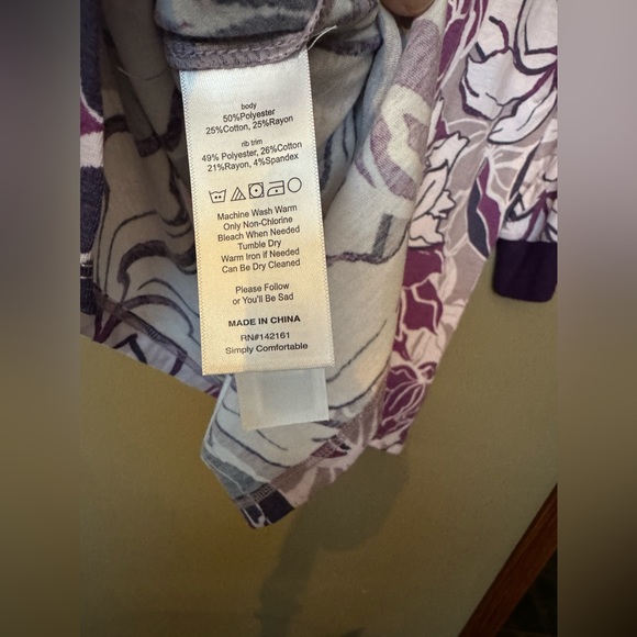 ⚽️ LuLaRoe Cozy Kate 3/4 Sleeve Sharkbite T, Small, NWT - Picture 6 of 7